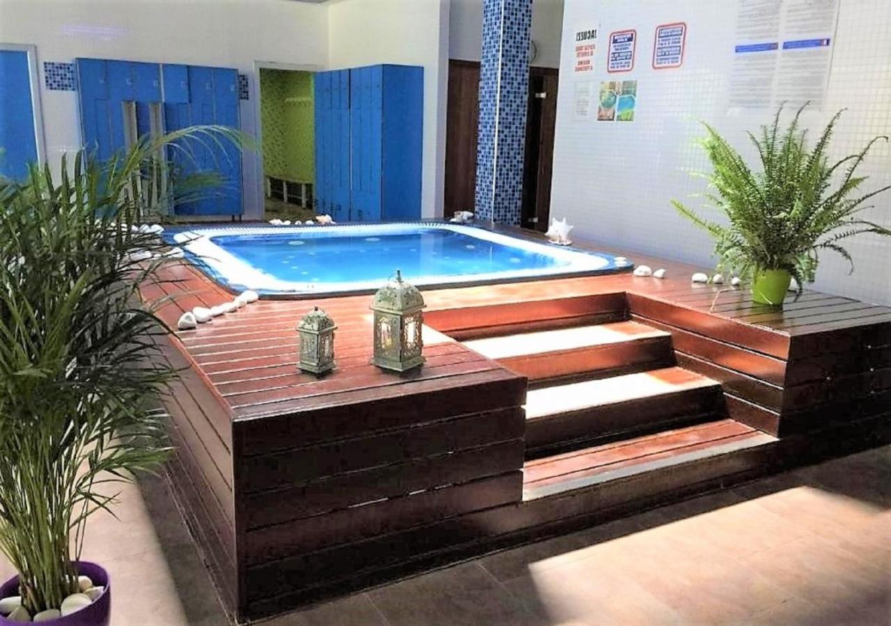 Familidays 020 Aqquaria Apartment Салоу Екстериор снимка